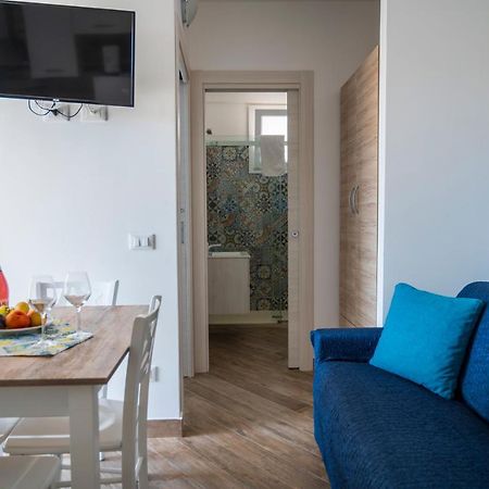 White Apartments & Spa อาโวลา ภายนอก รูปภาพ