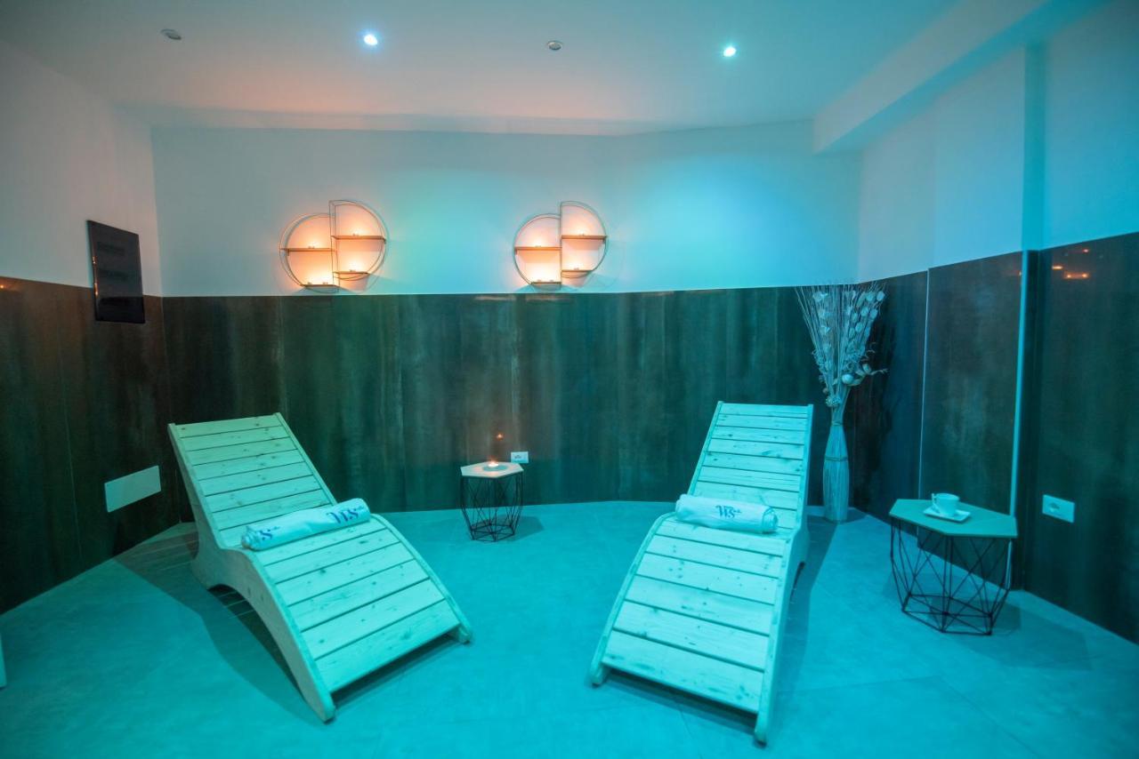 White Apartments & Spa อาโวลา ภายนอก รูปภาพ