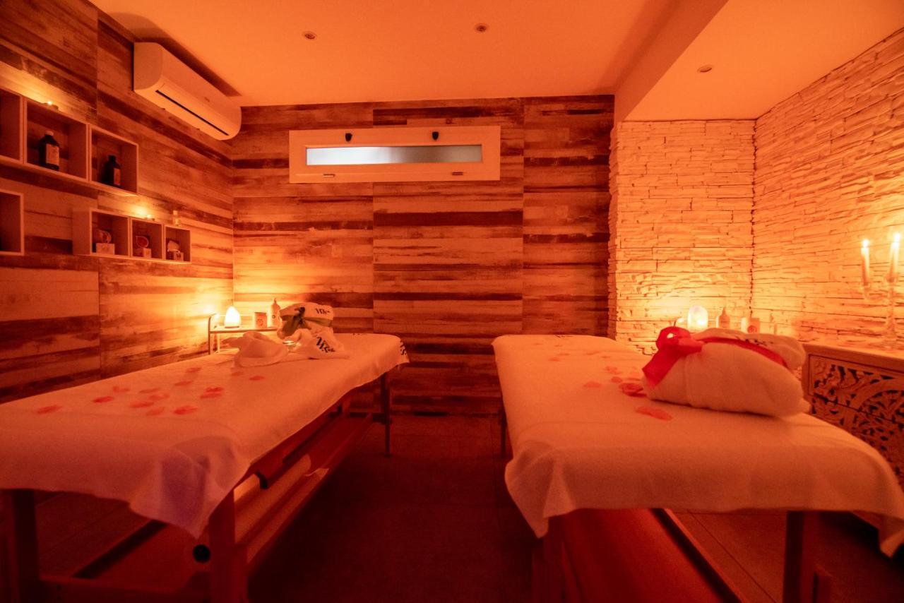 White Apartments & Spa อาโวลา ภายนอก รูปภาพ