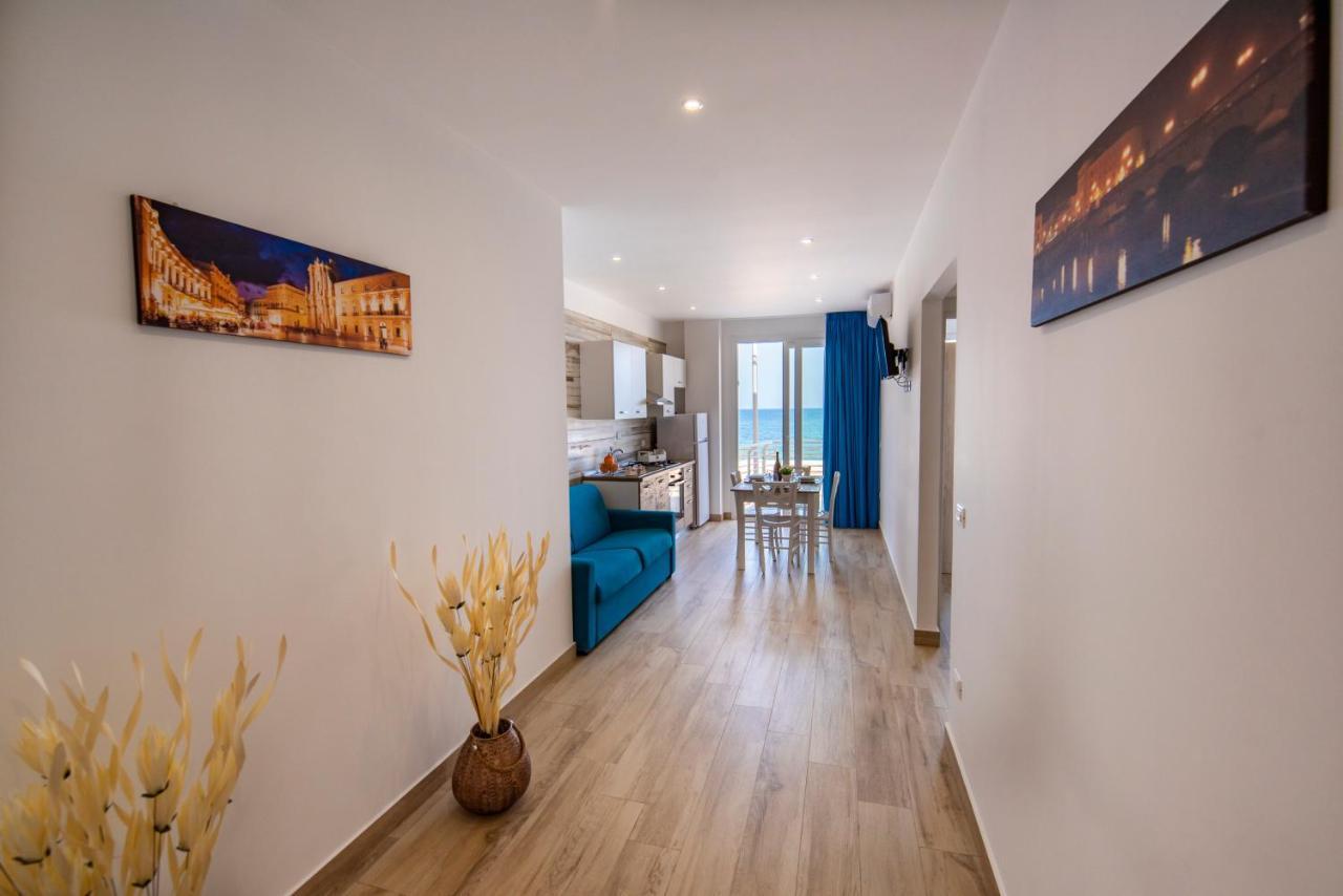 White Apartments & Spa อาโวลา ภายนอก รูปภาพ
