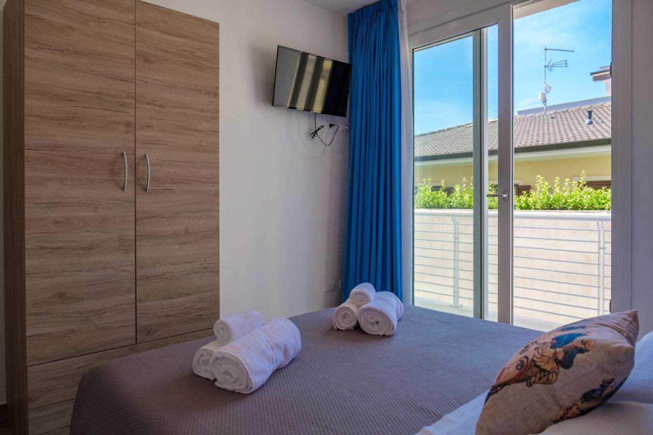 White Apartments & Spa อาโวลา ภายนอก รูปภาพ
