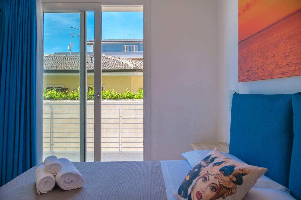 White Apartments & Spa อาโวลา ภายนอก รูปภาพ