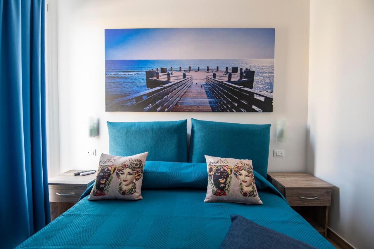 White Apartments & Spa อาโวลา ภายนอก รูปภาพ