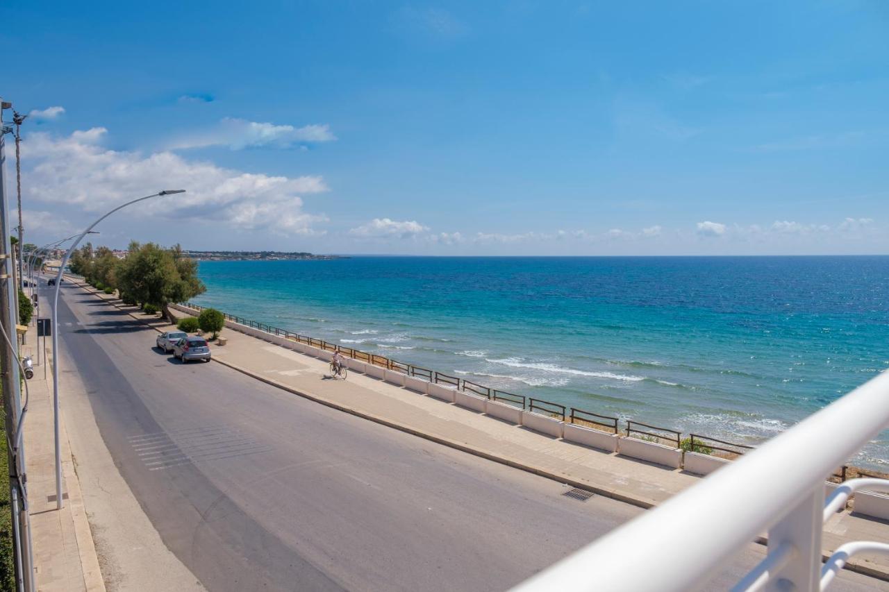 White Apartments & Spa อาโวลา ภายนอก รูปภาพ