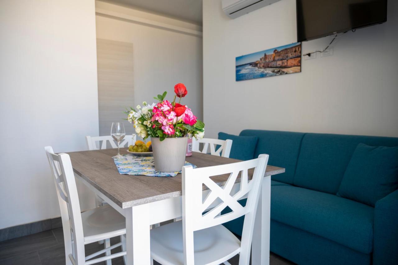 White Apartments & Spa อาโวลา ภายนอก รูปภาพ