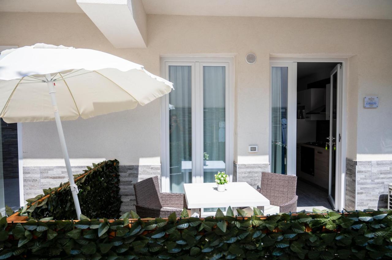 White Apartments & Spa อาโวลา ภายนอก รูปภาพ