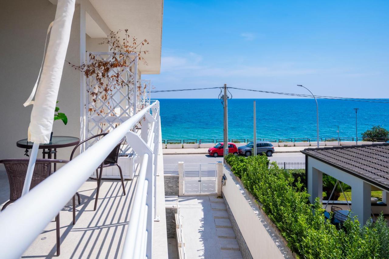 White Apartments & Spa อาโวลา ภายนอก รูปภาพ