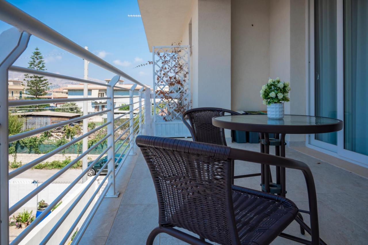White Apartments & Spa อาโวลา ภายนอก รูปภาพ