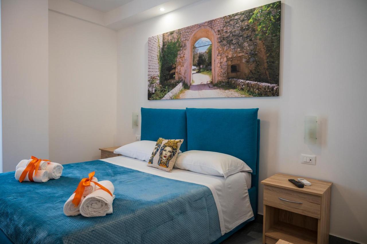 White Apartments & Spa อาโวลา ภายนอก รูปภาพ