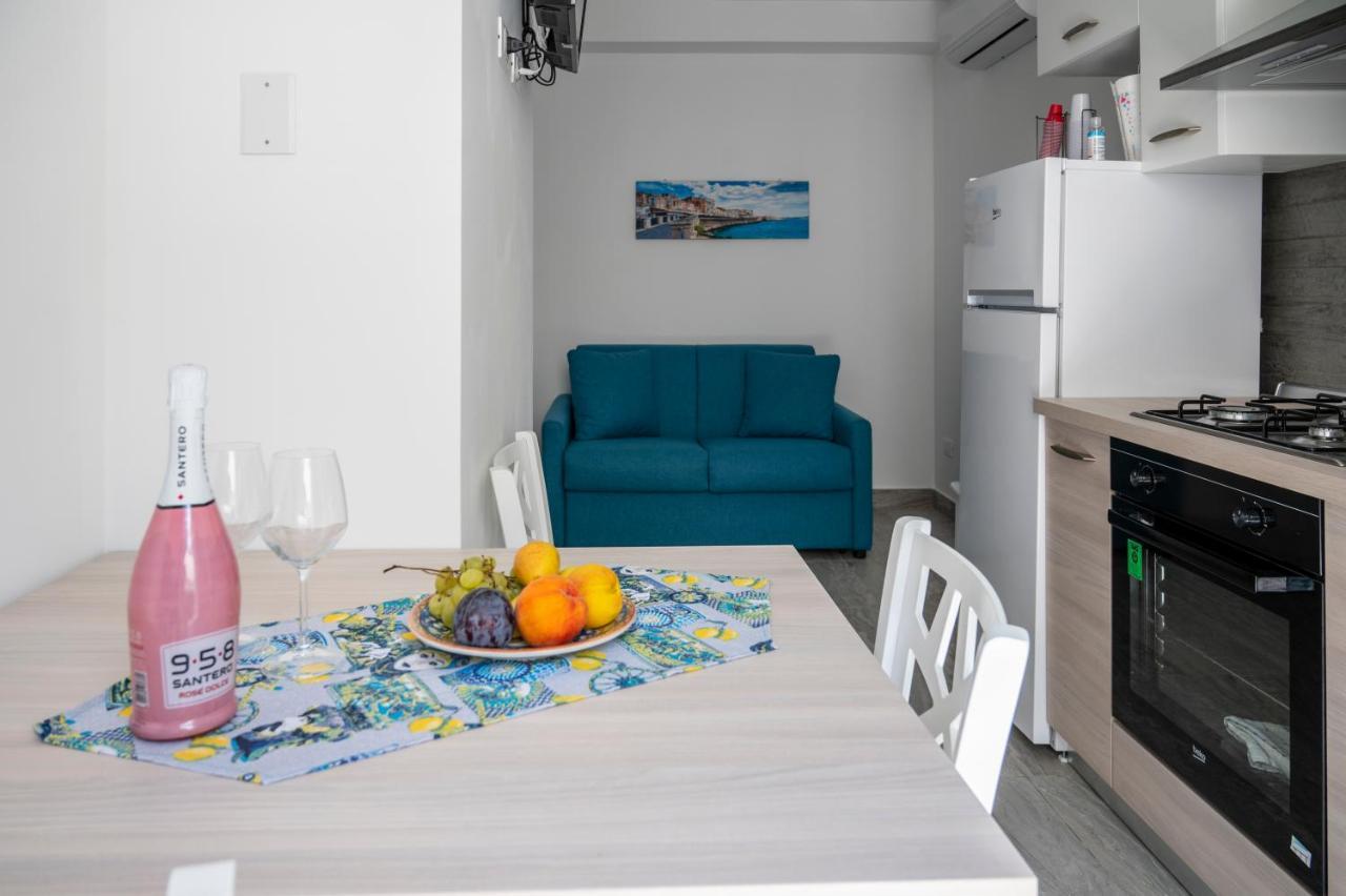 White Apartments & Spa อาโวลา ภายนอก รูปภาพ